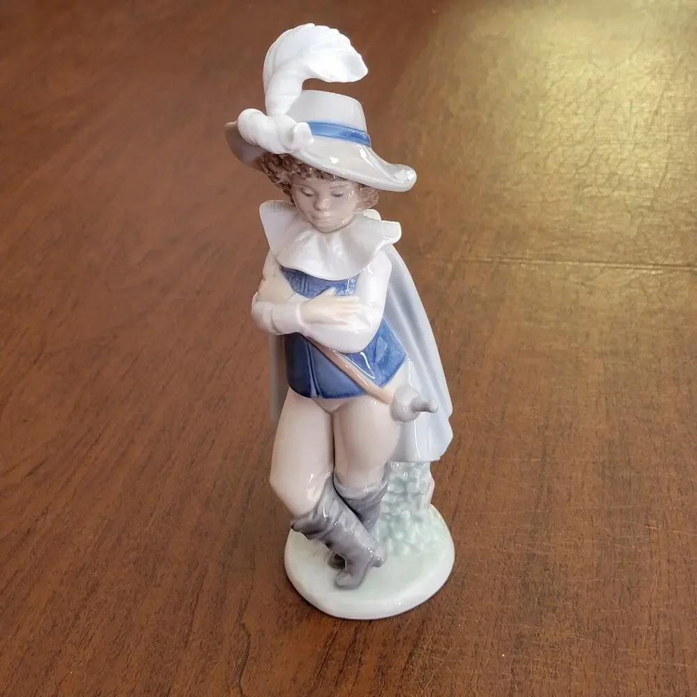 Vintage Lladro Nao The good swordsman little musketeer